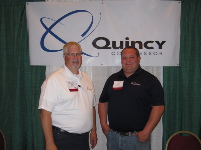 昆西压缩机公司的布莱斯·舒尔茨和约翰·埃克利。